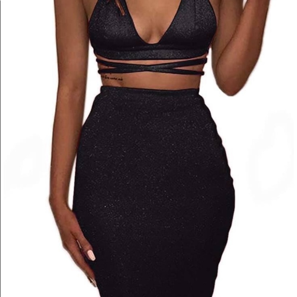 Two Piece - Picture 5 of 8